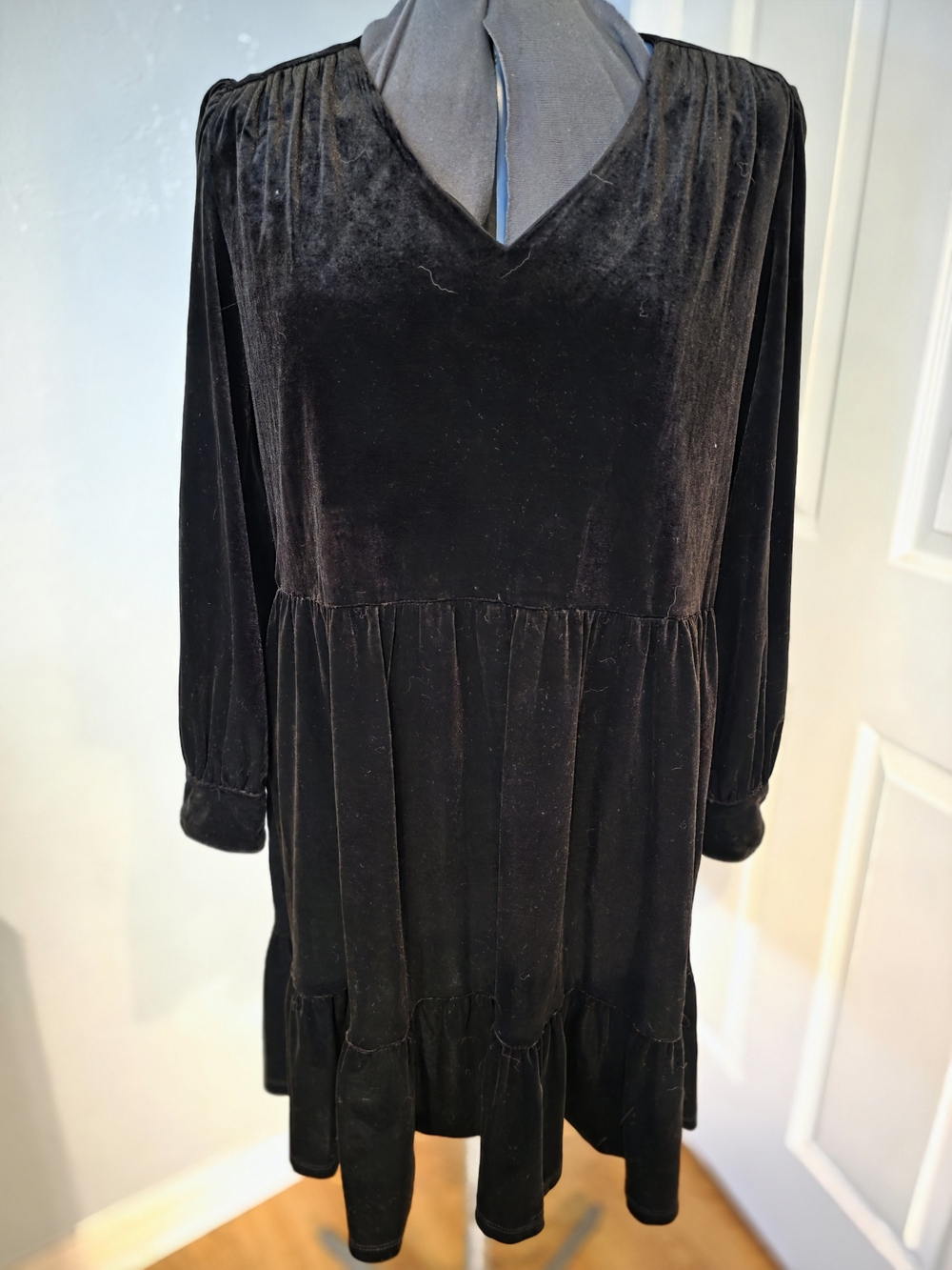 Women's Black Velvet V-Neck Tiered Dress